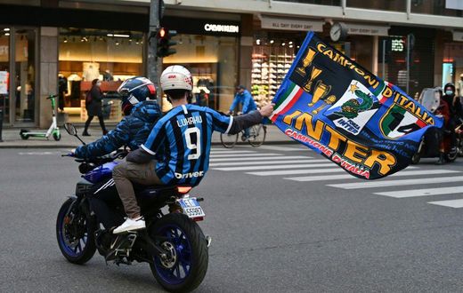 Fans celebrate Inter's 11-year wait for the Serie A title