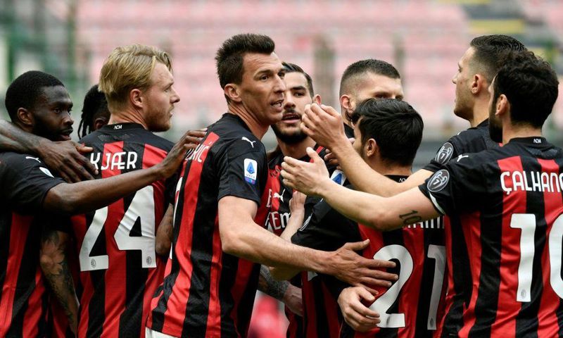 Croatian forward Mario Mandzukic (C) leaves Milan after six months.