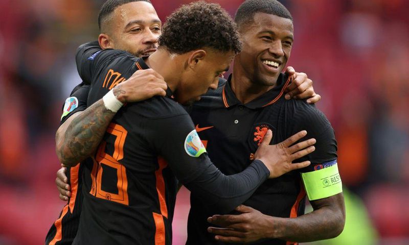 Georginio Wijnaldum (R) celebrates with Memphis Depay and Donyell Malen after scoring his second goal and the Netherlands' third against North Macedonia