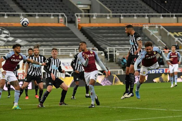 Newcastle's Jamaal Lascelles (2nd R) equalised against Aston Villa