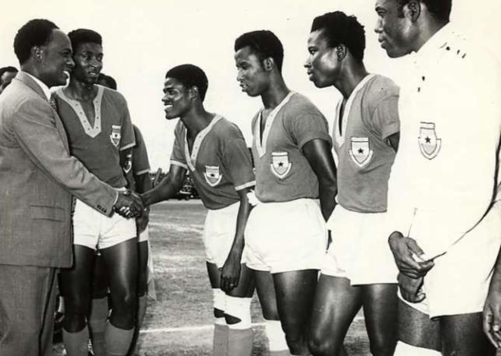 Dr Kwmame Nkrumah and the Back Stars players
