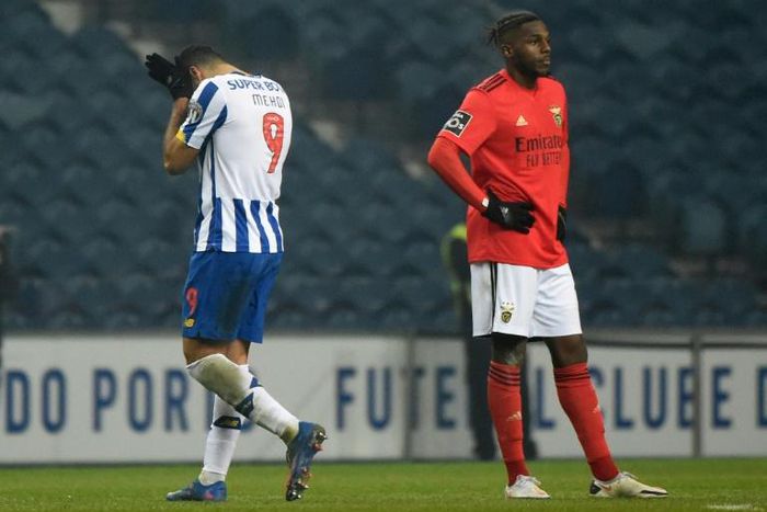 FC Porto's Iranian forward Mehdi Taremi is red-carded