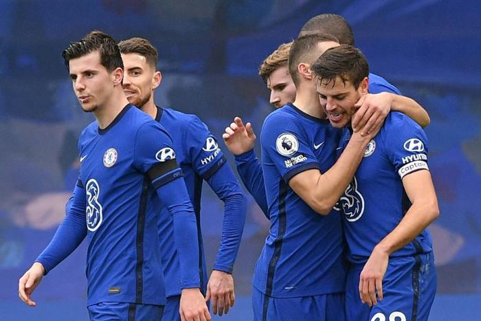 Chelsea celebrate Cesar Azpilicueta's goal against Burnley