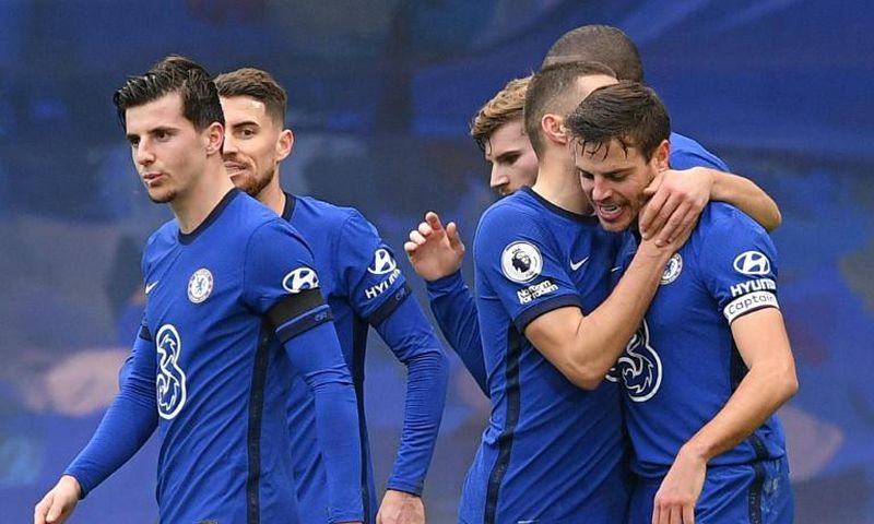 Chelsea celebrate Cesar Azpilicueta's goal against Burnley