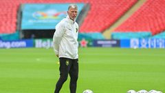 Silhavy's Czech Republic need a point to win Group D