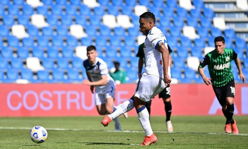 Luis Muriel's missed penalty at Sassuolo ensured Inter Milan won their 19th Serie A title