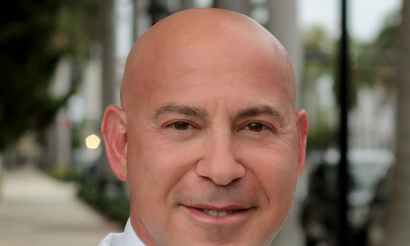 Dr. Ary Krau