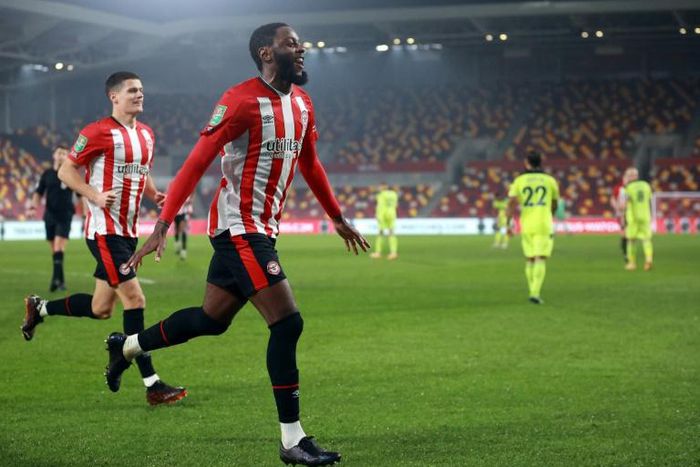 Brentford's Josh Dasilva celebrates his goal against Newcastle