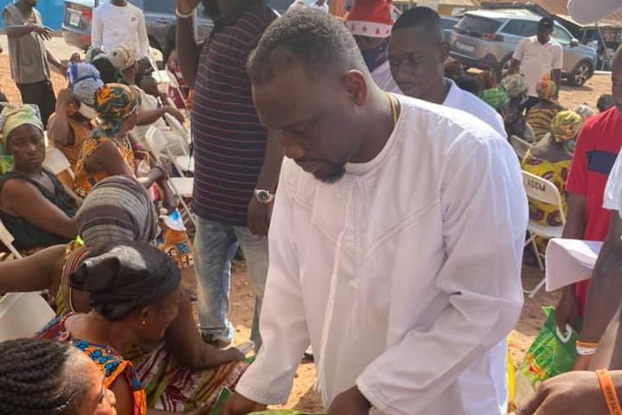 Salt FM boss donates food items to widows at Kumawu and Mampong on Boxing Day