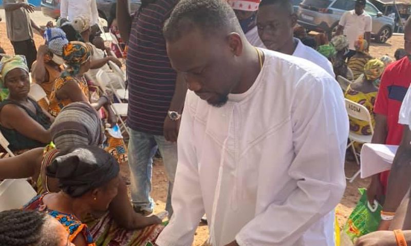 Salt FM boss donates food items to widows at Kumawu and Mampong on Boxing Day