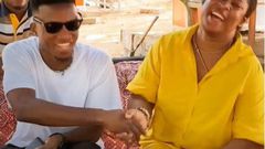 Kofi Kinaata with fan