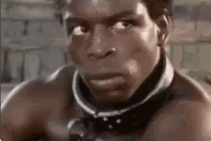 Angry man paid only his bill as lady he invited for a date brought 2 friends