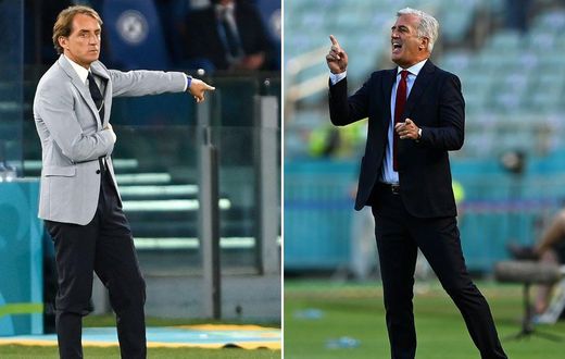 Italy coach Mancini (L) takes on Petkovic (R) in Rome