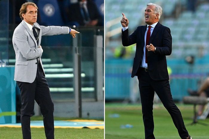 Italy coach Mancini (L) takes on Petkovic (R) in Rome