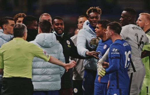 ‘Show him who’s boss!’ – Thiago Silva’s wife hails him for confronting Amartey