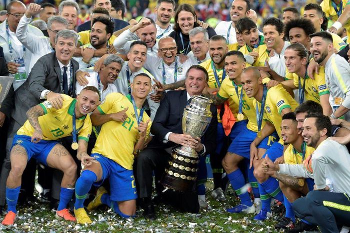Brazilian President Jair Bolsonaro with the 2019 Copa America champions at the Maracana stadium