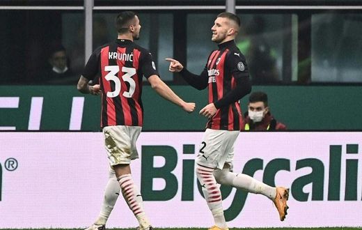 AC Milan's Croatian forward Ante Rebic (R) and Bosnian midfielder Rade Krunic have both recovered from coronavirus.