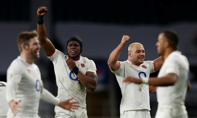 Late show: England celebrate their dramatic Six Nations win over France
