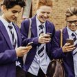 UK: Education secretary calls for mobile phones to be banned in schools
