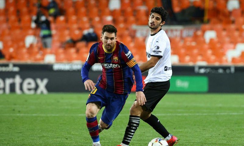 Lionel Messi and Barcelona take on La Liga leaders Atletico Madrid this weekend