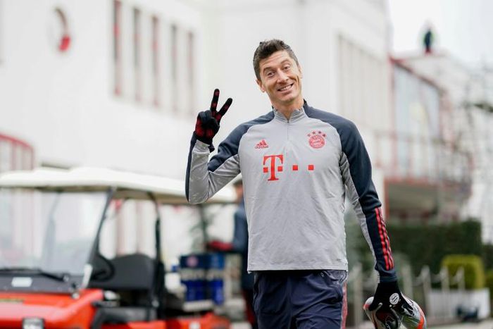 Robert Lewandowski, seen here in Bayern Munich training last November, took part in running drills on Monday for the first time after a knee injury