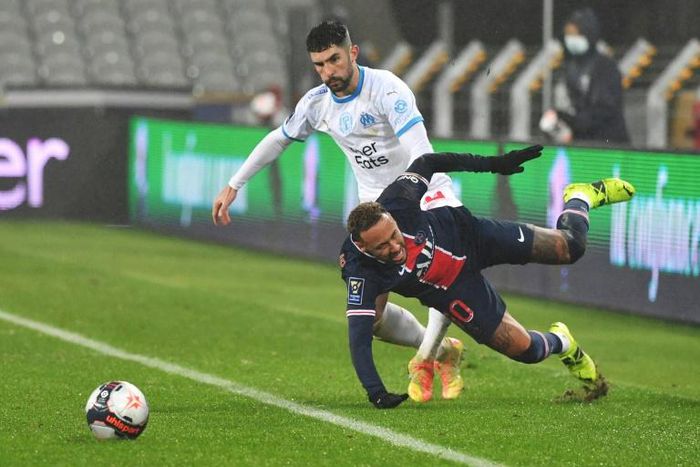 Alvaro Gonzalez (L) and Neymar were involved in a heated spat earlier this season, after which the Brazilian accused the Marseille defender of racism