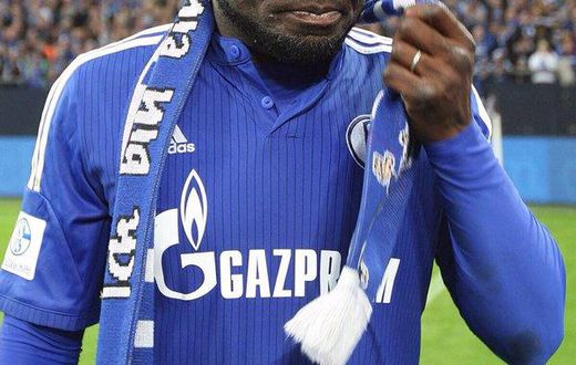 Video: Schalke team manager Gerald Asamoah sheds tears after team’s relegation