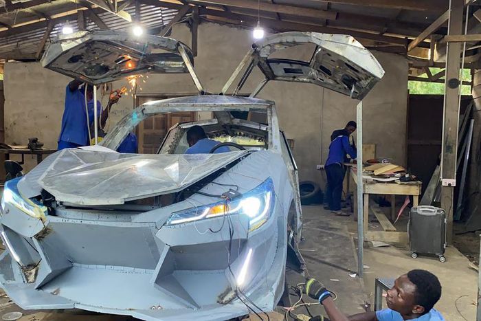 Katanka Akofena under construction