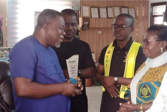 Dr Kweku Oteng honoured by GRA