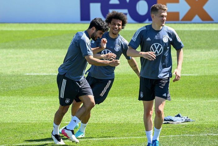 Germany defender Matthias Ginter (R) trains with Ilkay Gundogan (L) and Leroy Sane (C) on Thursday