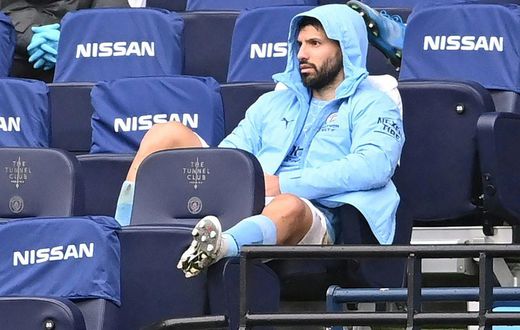 Sergio Aguero missed a penalty in Manchester City's 2-1 defeat by Chelsea