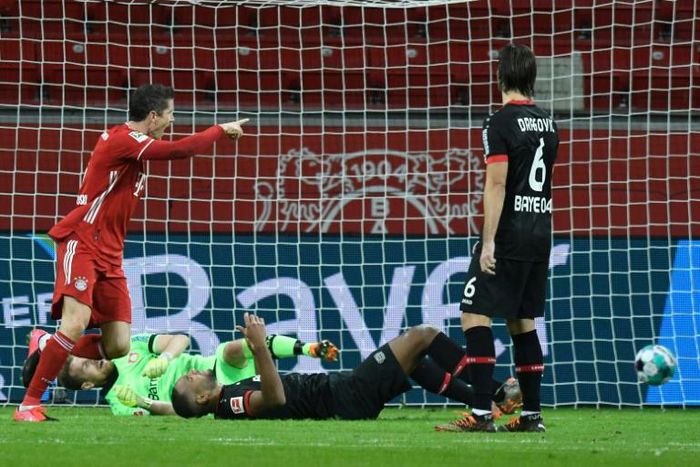 Robert Lewandowski (L) celebrates after equalising for Bayern Munich at Leverkusen