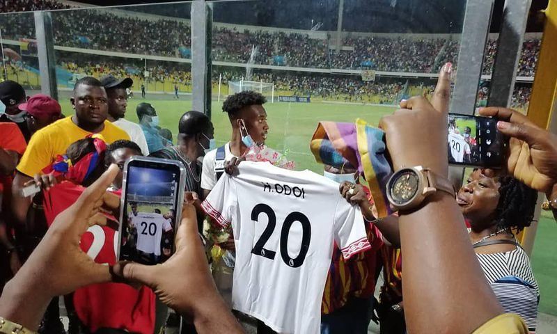 Callum Hudson-Odoi: Hearts of Oak fans present customised jersey to Chelsea star