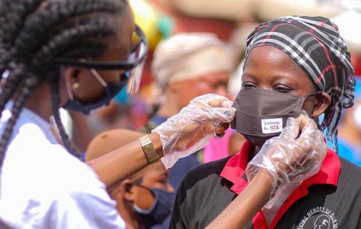 Victoria Michaels donates nose masks to market women