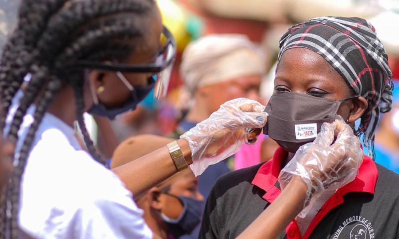 Victoria Michaels donates nose masks to market women