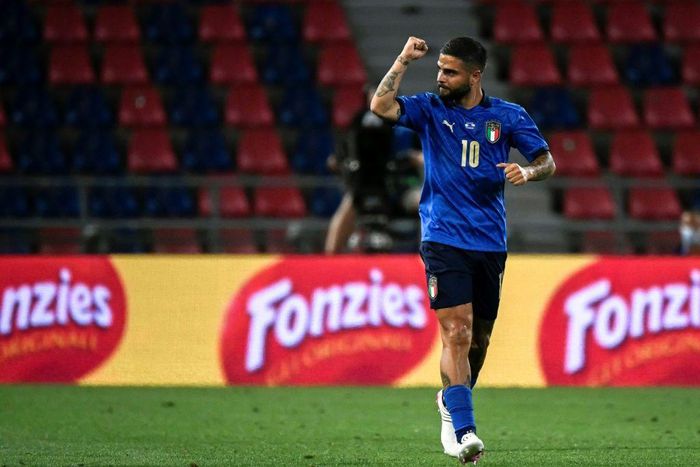 Lorenzo Insigne celebrates scoring Italy's third goal against the Czech Republic
