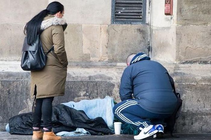 Homeless man rejects tea from good Samaritan, saying “I prefer coffee”