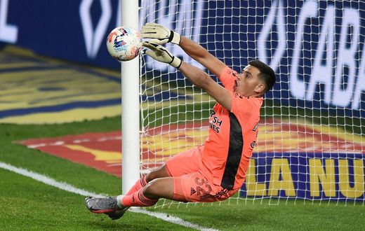 River Plate are hoping fifth choice goalkeeper Leo Diaz will be available for Wednesday's Copa Libertadores game against Santa Fe, following a Covid-19 outbreak that has decimated the Argentine club's roster