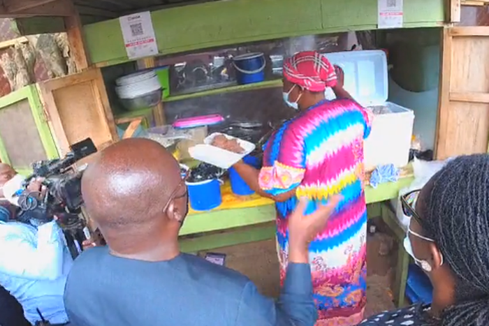 VIDEO: Bawumia buys waakye with QR code to demonstrate its use