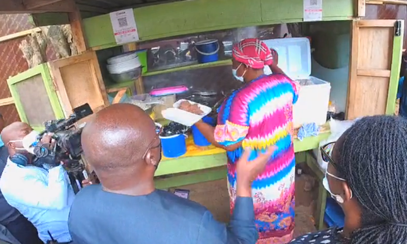 VIDEO: Bawumia buys waakye with QR code to demonstrate its use