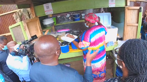 Dr. Mahamudu Bawumia buys waakye with QR code to demonstrate its use