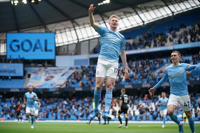 De Bruyne double: Kevin De Bruyne became just the third player to win the PFA player of the year award in two consecutive seasons