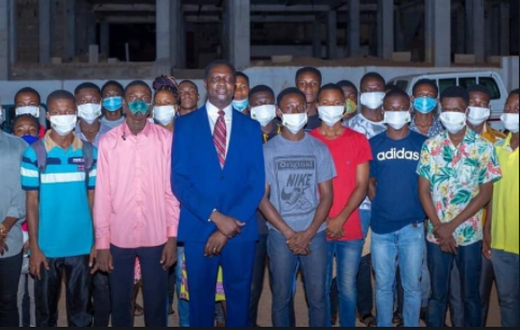 Dr Adutwum with the students