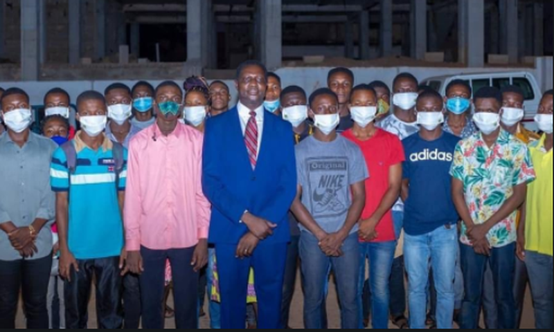 Dr Adutwum with the students