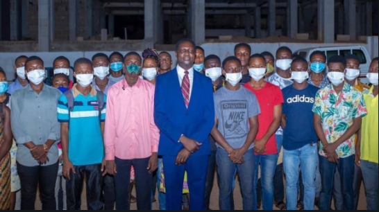 Dr Adutwum with the students