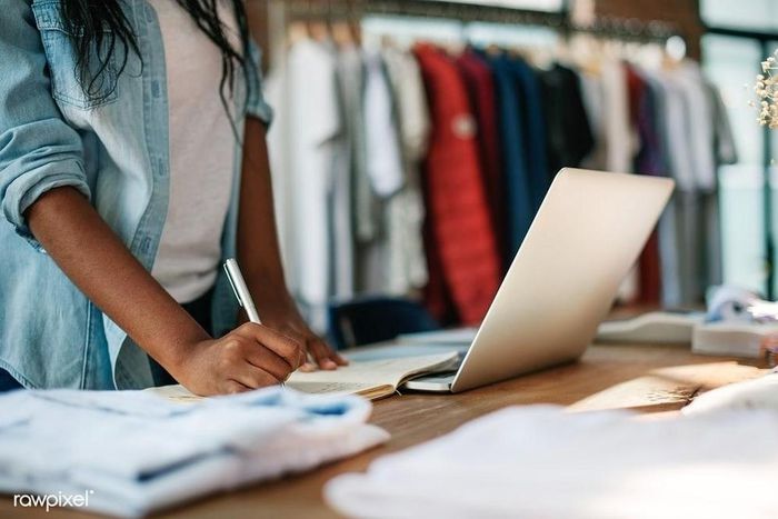 4 things you should know when shopping for clothes online