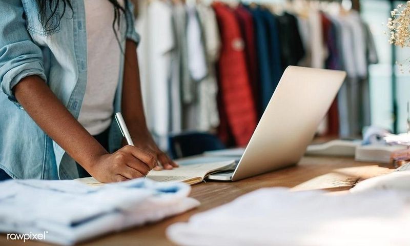 4 things you should know when shopping for clothes online