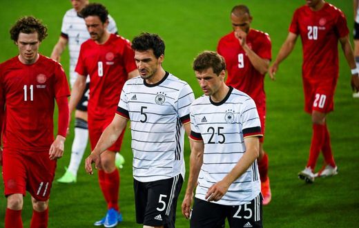 Mats Hummels (centre, left) and Thomas Mueller (centre right) were among four players who sat out Germany training Monday