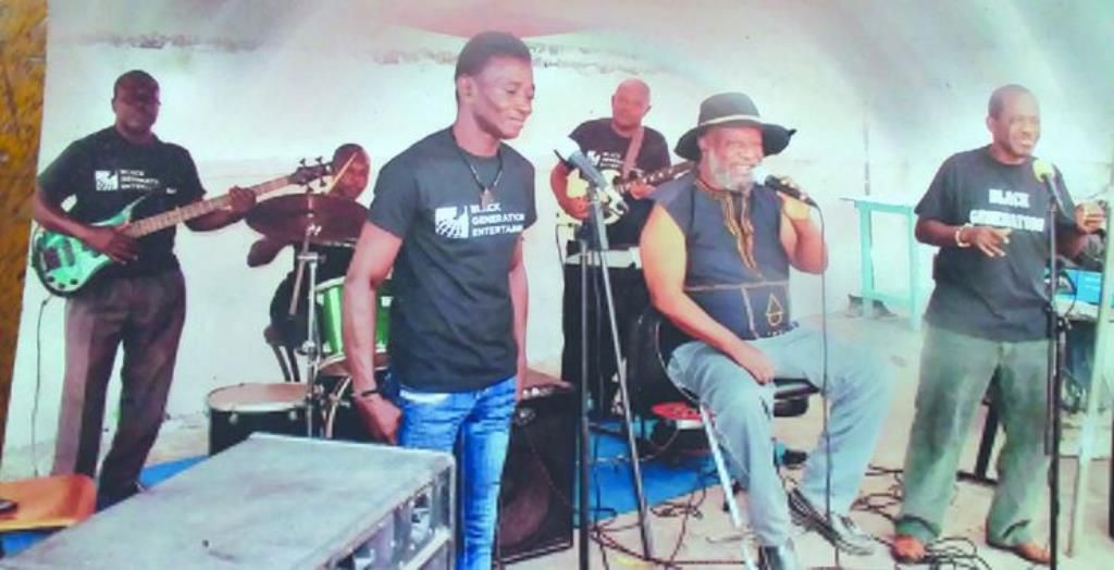 Kojo Dadson perfoming