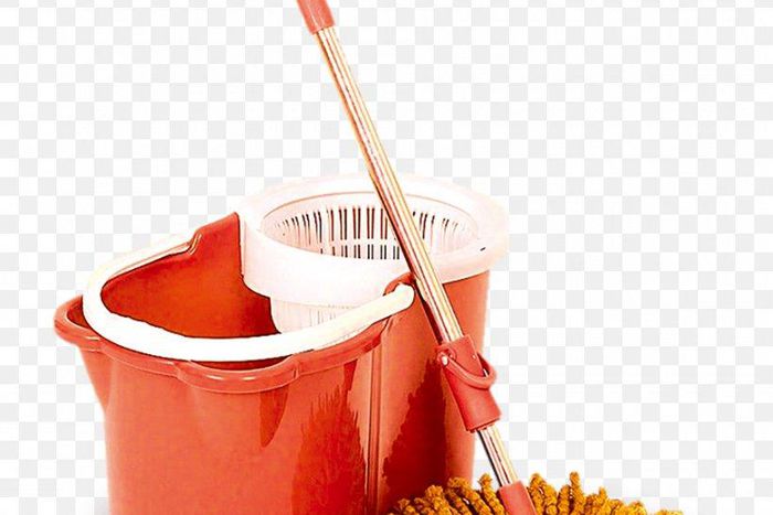 Bank cleaner writes thought-provoking farewell letter to staff after 35 years of work